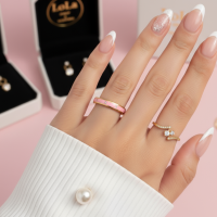 obraczka-damska-emaliowana-baby-pink-z-cyrkoniami-stal-316L.png