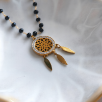 zloty-naszyjnik-z-czarnymi-koralikami-dreamcatcher.png